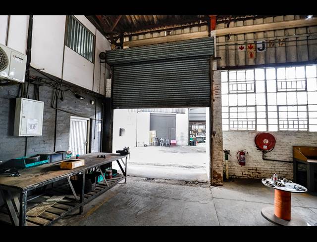 2,575M² WAREHOUSE FOR SALE IN WENTWORTH